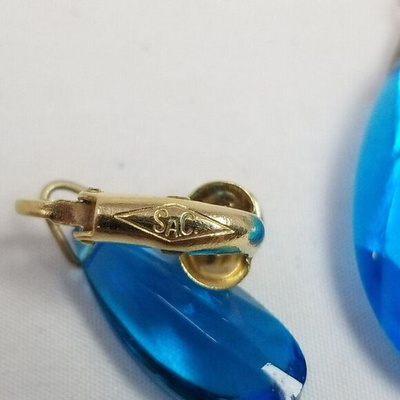 Vintage Sarah Coventry Blue Lucite Pendant Necklace and Clip On Earrings, Signed - Picture 5 of 9